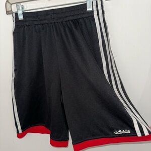 Adidas Big Kids Active shorts size L